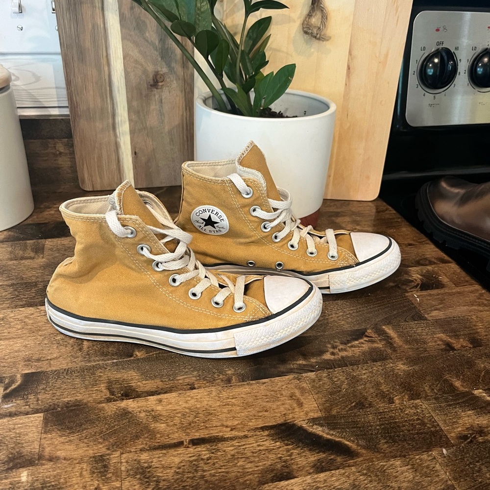 Size 6 mustard yellow high top converse